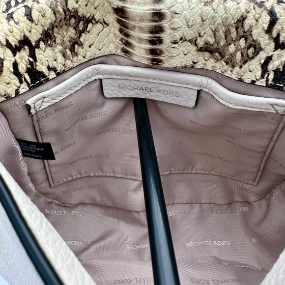 MICHAEL KORS Mott Snake-Embossed Leather Crossbody Cream & Black, Silver Chain - Picture 6 of 15